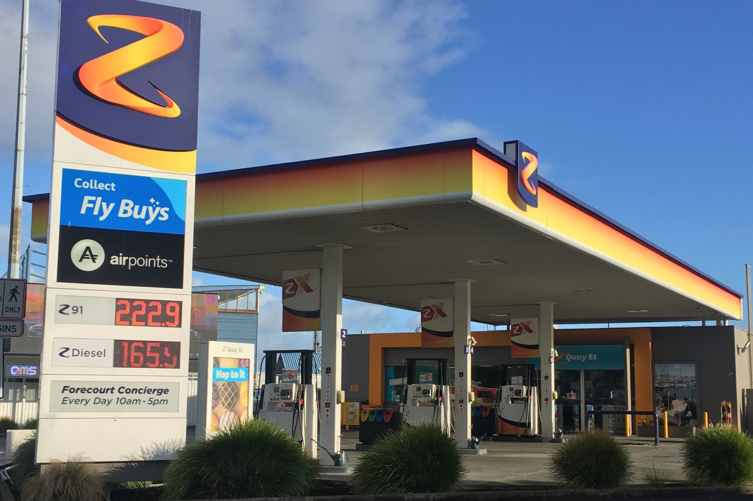 Service at service stations in New Zealand